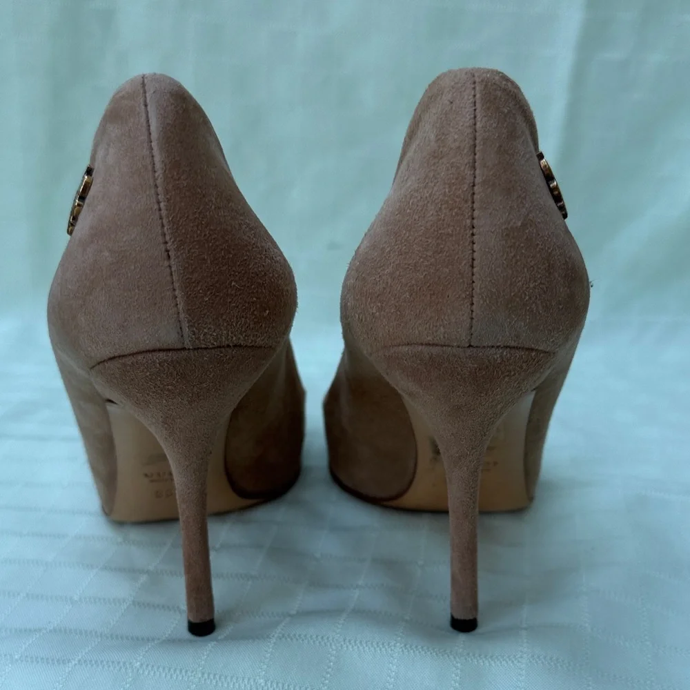 Classic Gucci Tan Suede Pointed-Toe Pumps with Exclusive Gold Decor Box Included - Picture 12 of 15